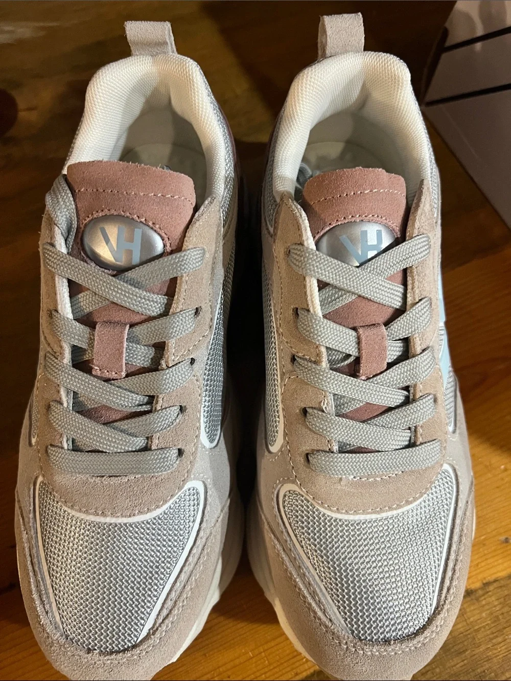 Vintage Havana Dash 8 Pink and Gray Women's Fashion Sneaker in size 6